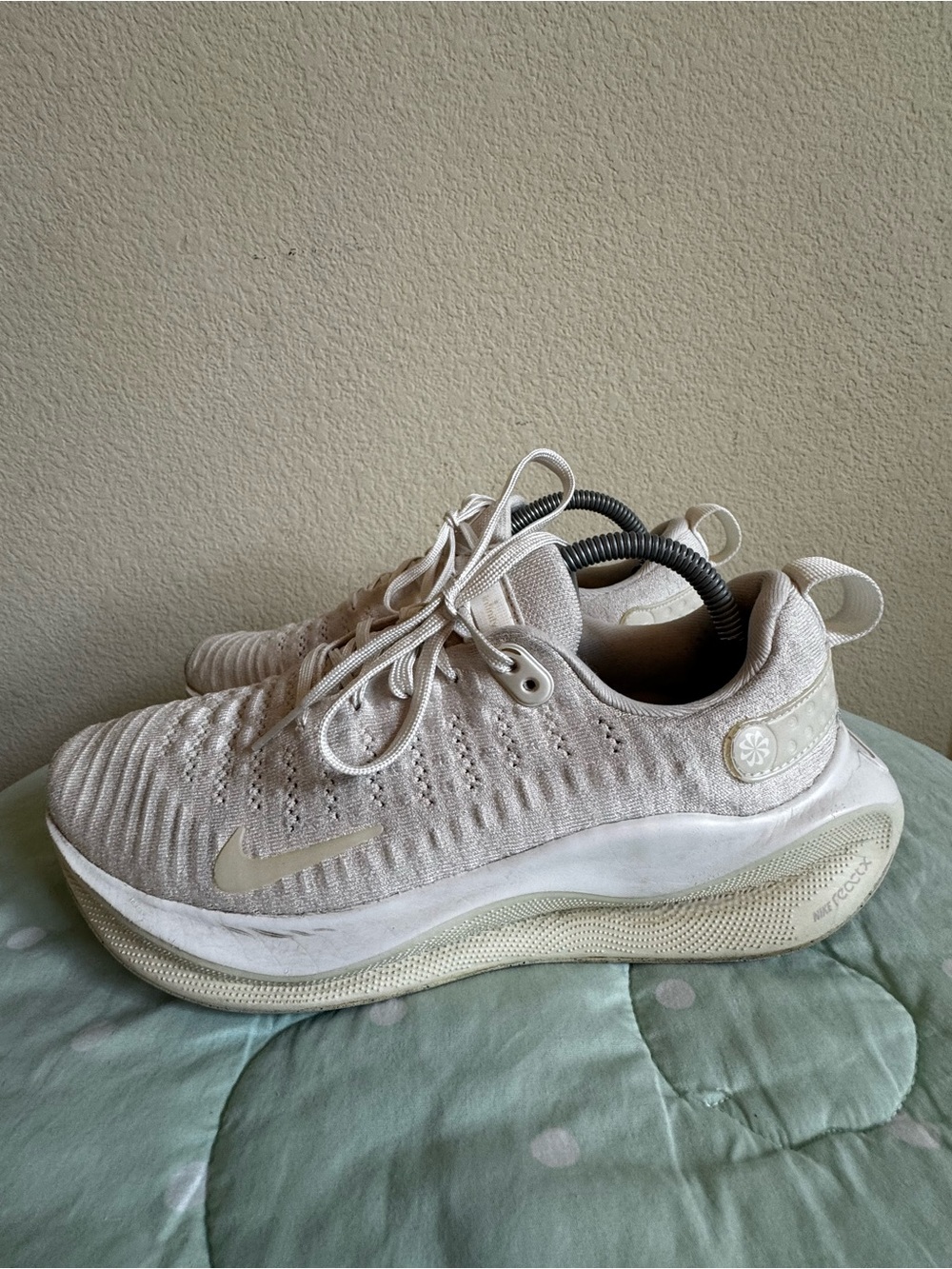 Nike ReactX Infinity Run 4 running shoes in a light cream or white Size 7.5